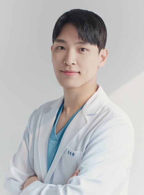 Kang Min-jun Clinic Director